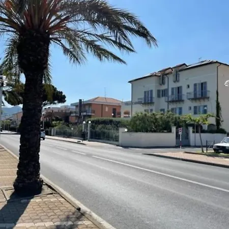 Free Parking - 5 Stelle Elegante A 100 Mt Dal Mare Apartment Pietra Ligure